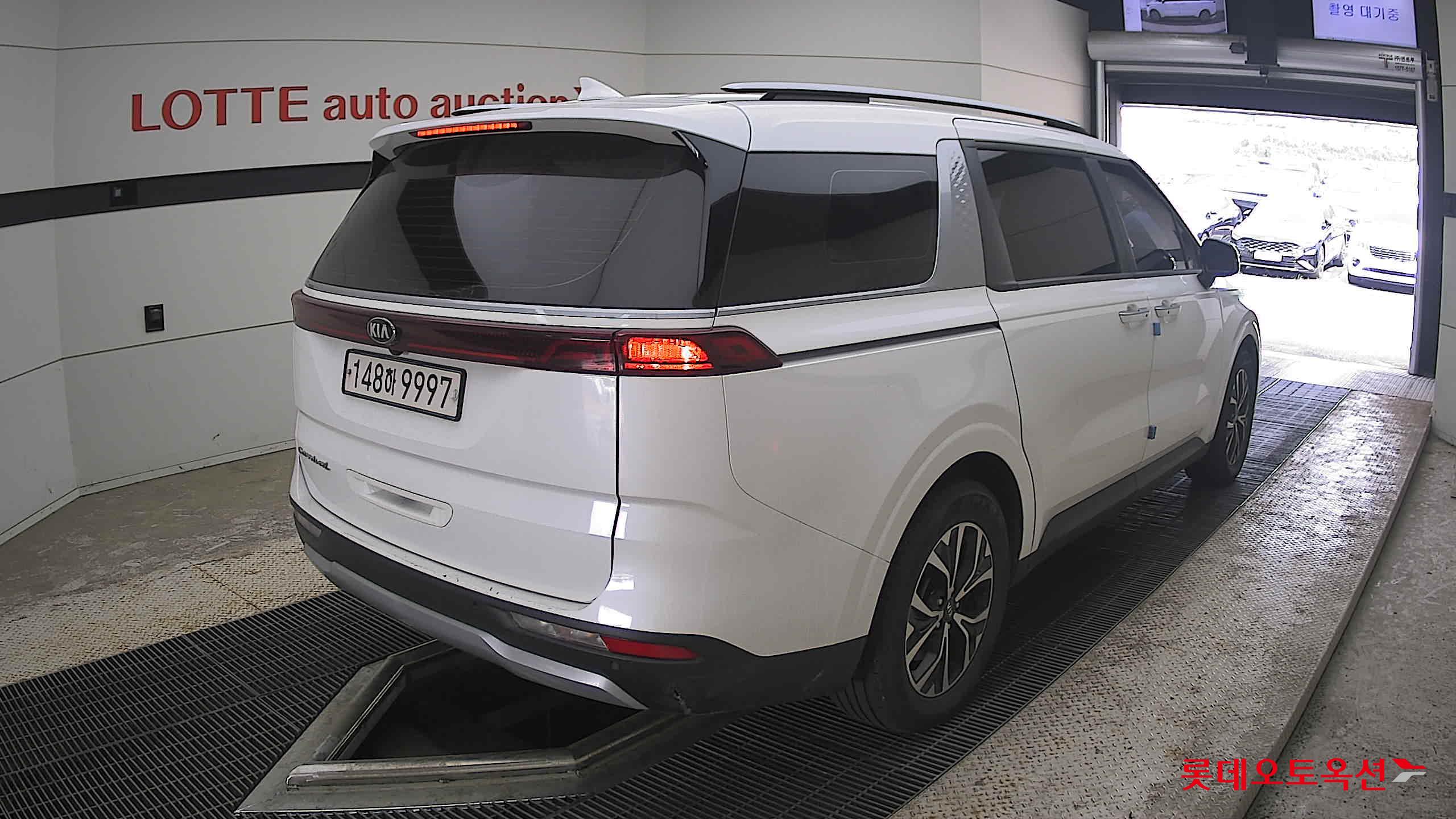 2021 - kia carnival