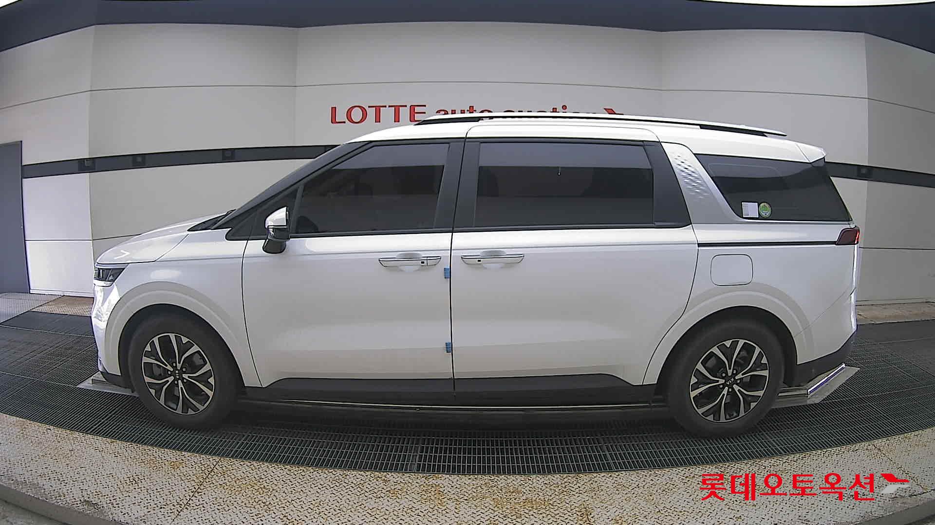 2021 - kia carnival