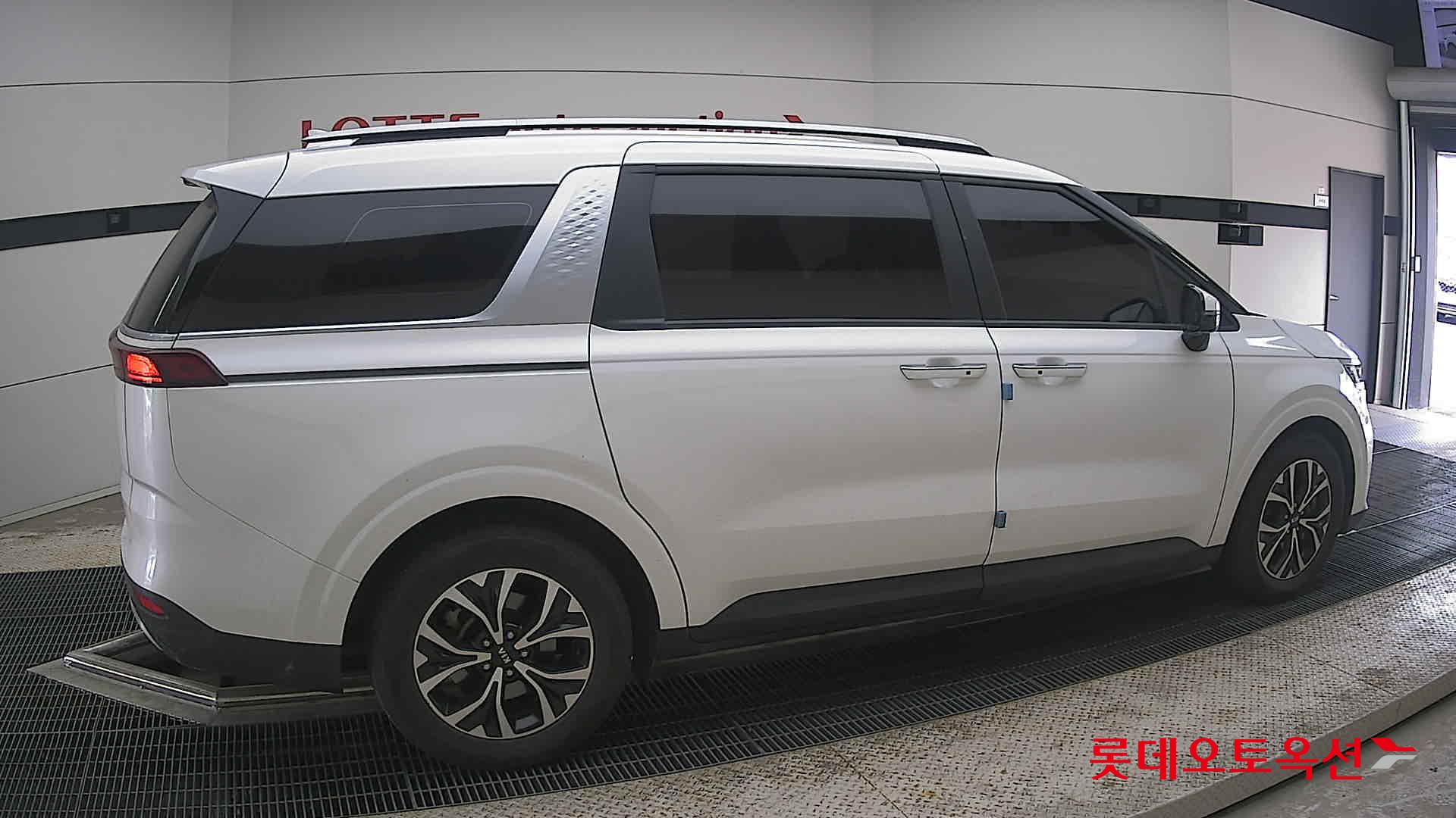 2021 - kia carnival
