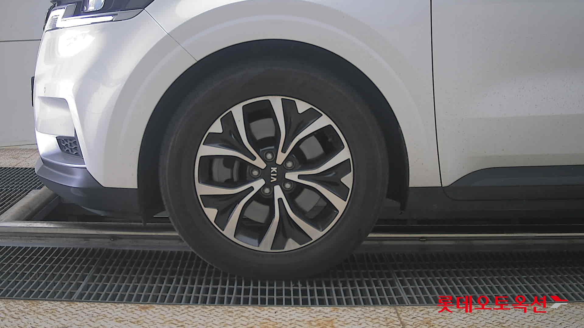 2021 - kia carnival