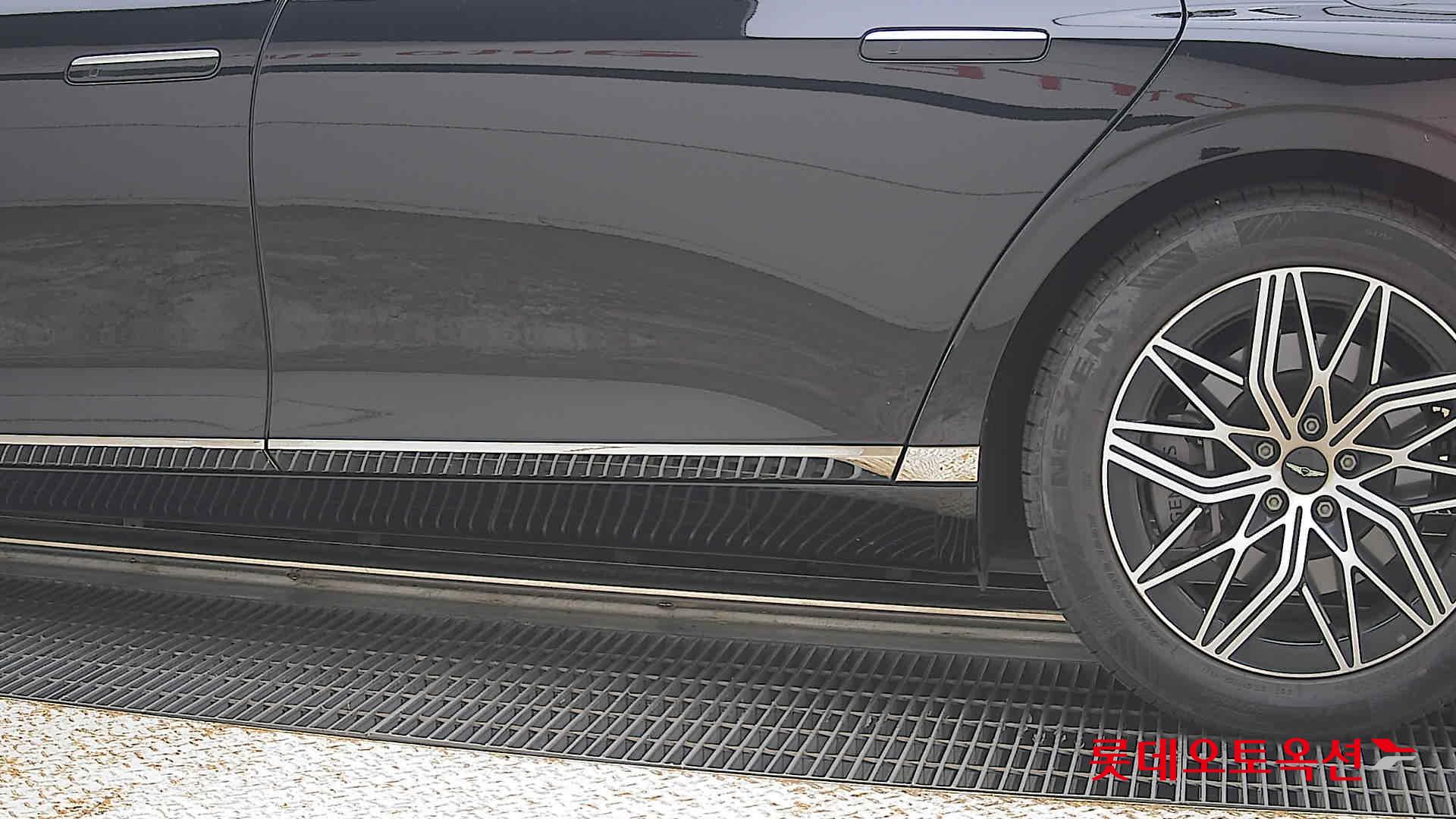 2022 - genesis g90