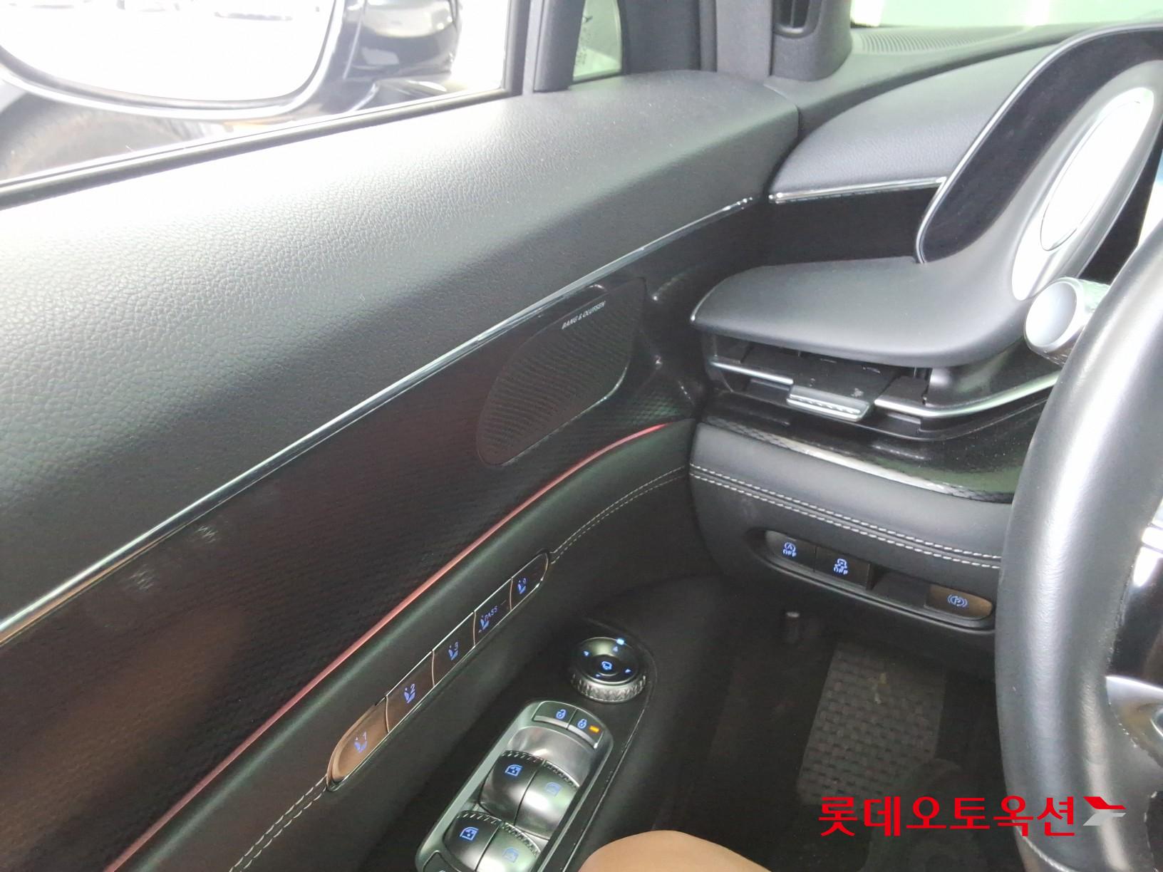 2022 - genesis g90