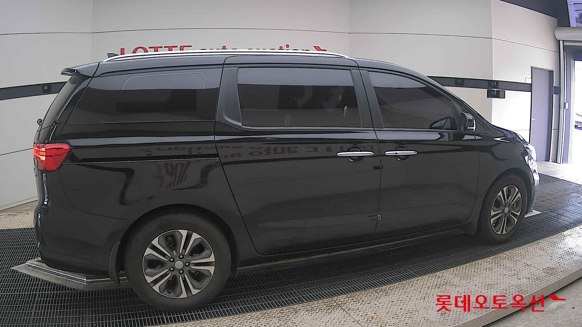 2020 - kia carnival