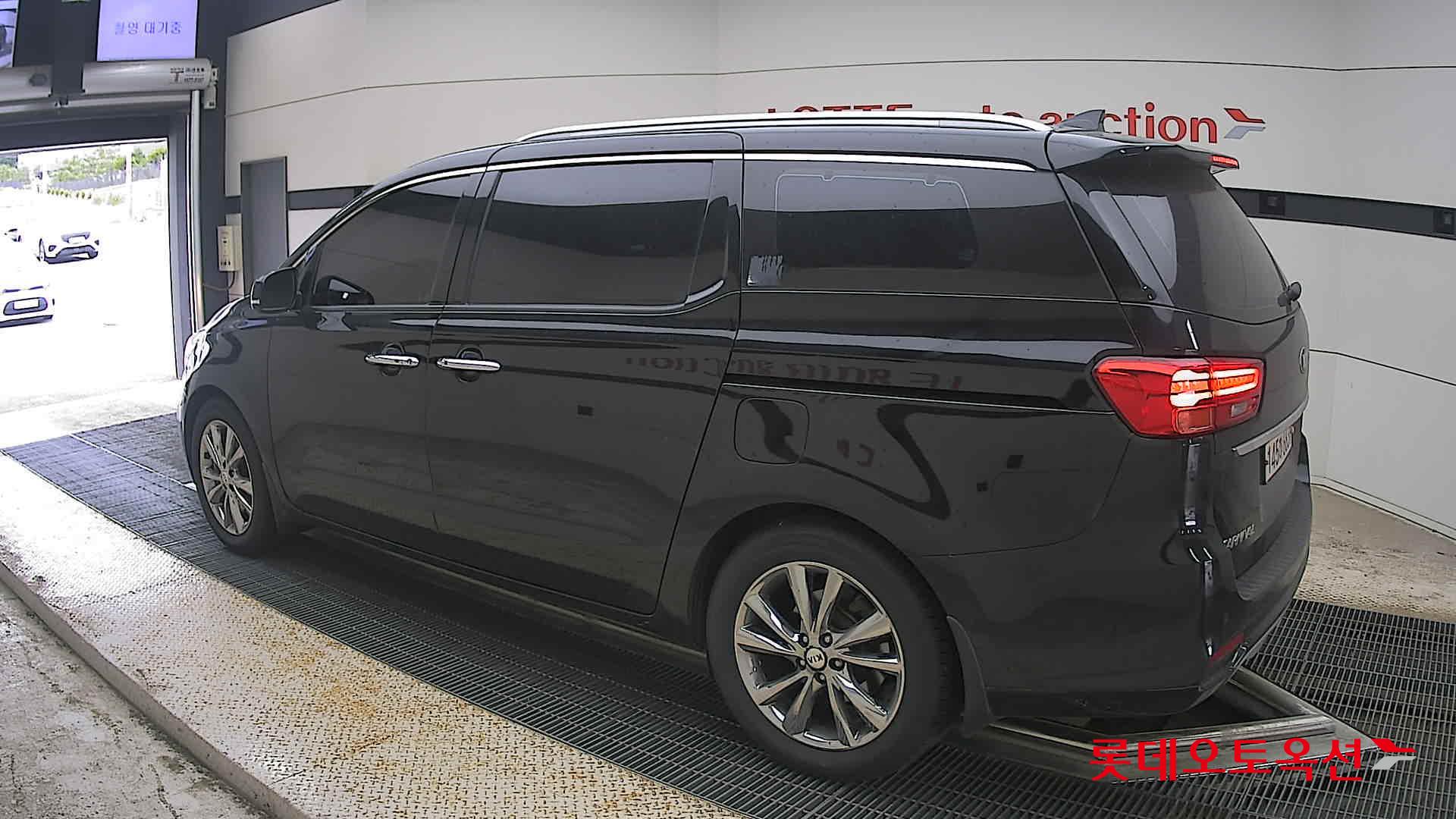 2020 - kia carnival
