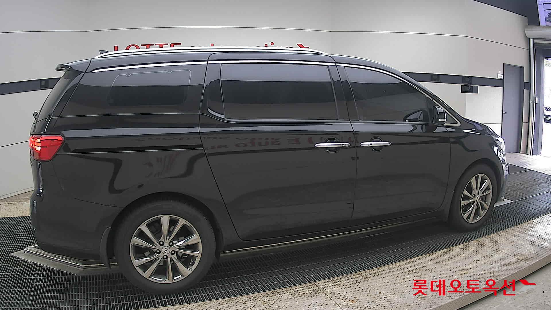 2020 - kia carnival