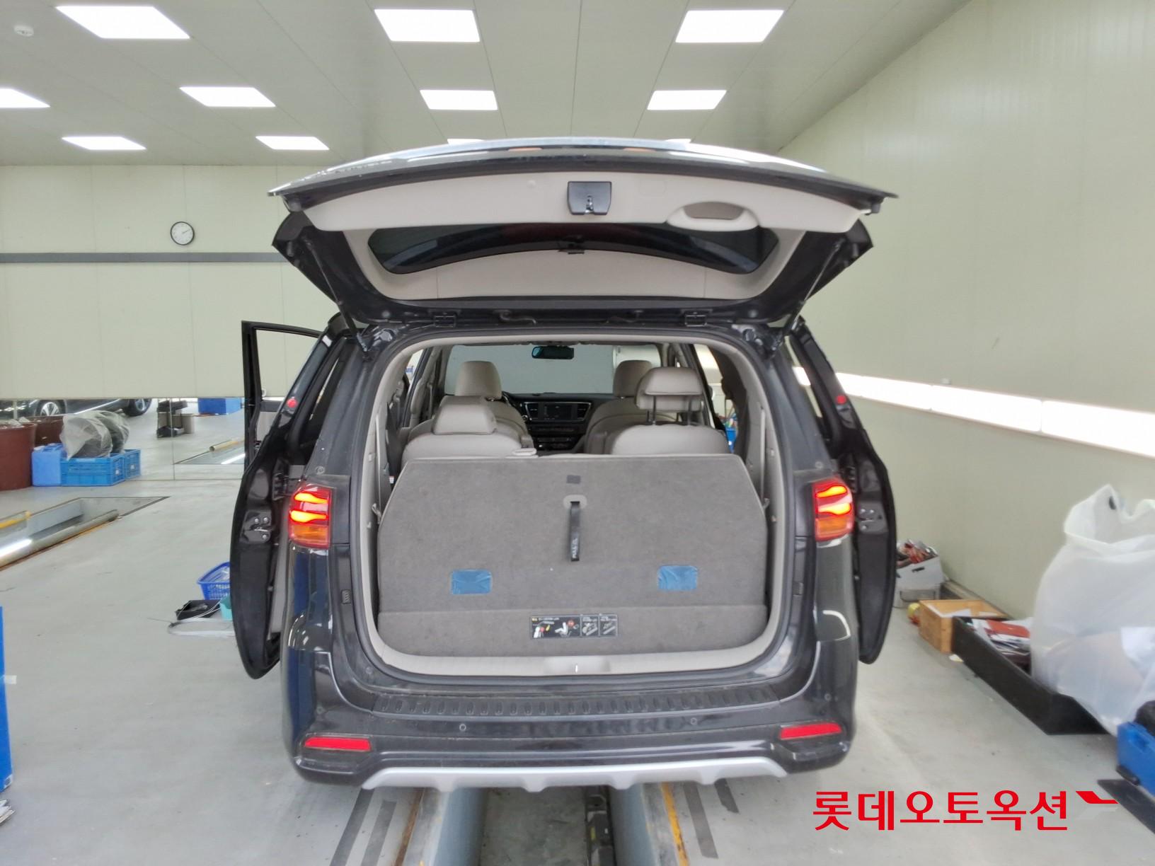 2020 - kia carnival