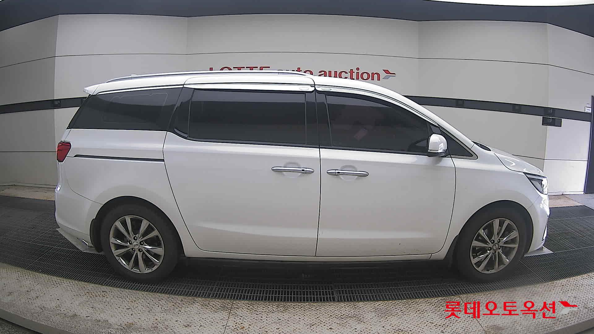 2020 - kia carnival