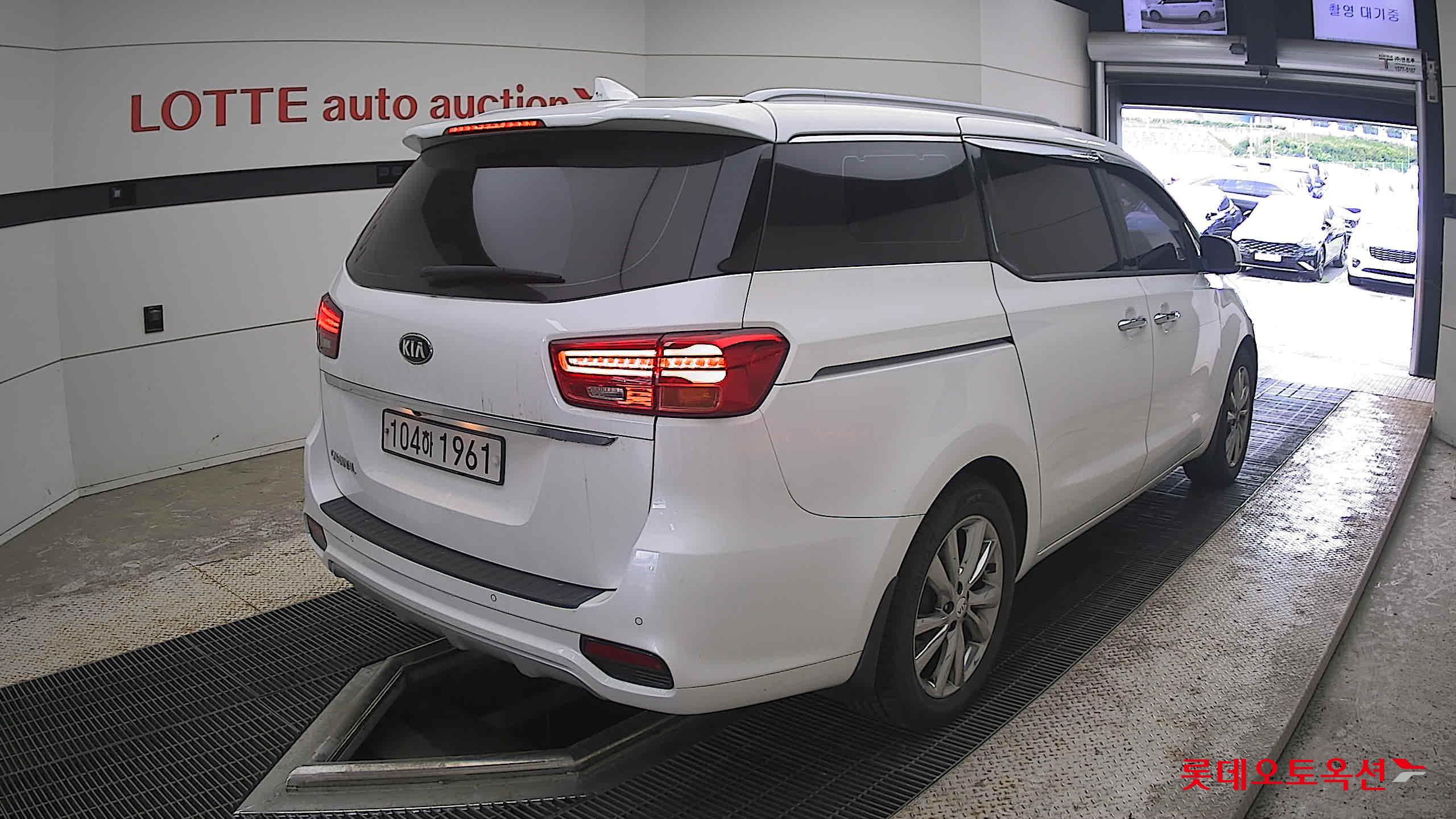 2020 - kia carnival