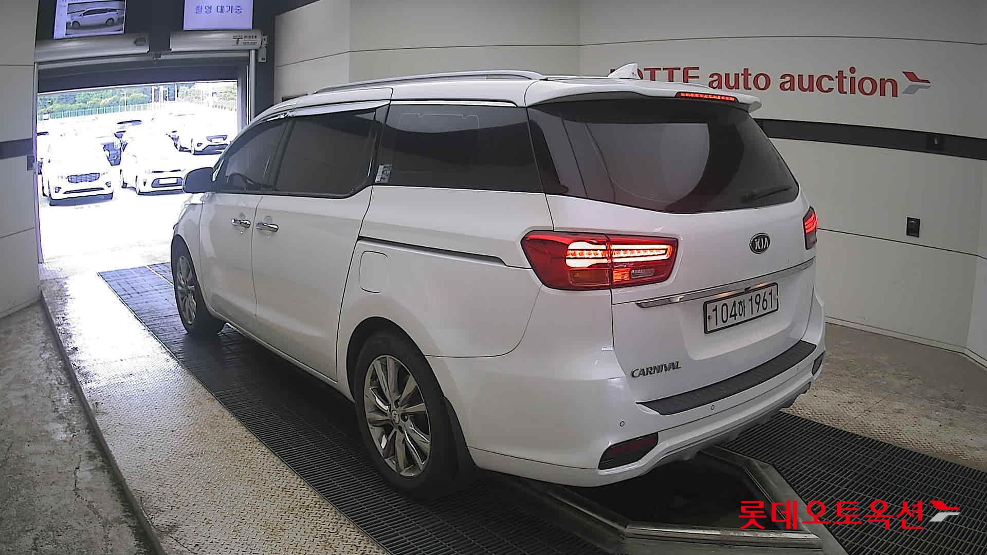 2020 - kia carnival