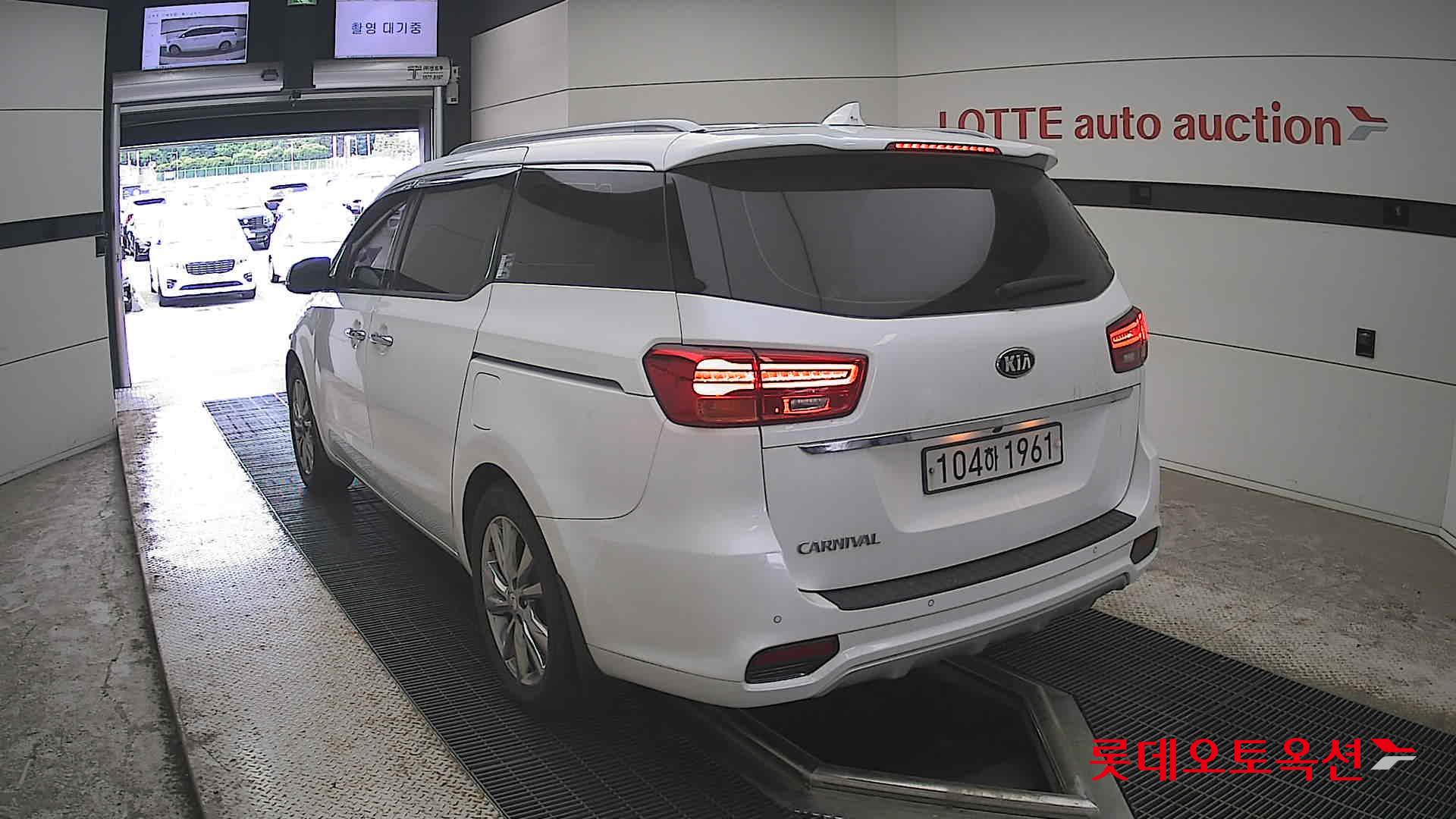 2020 - kia carnival