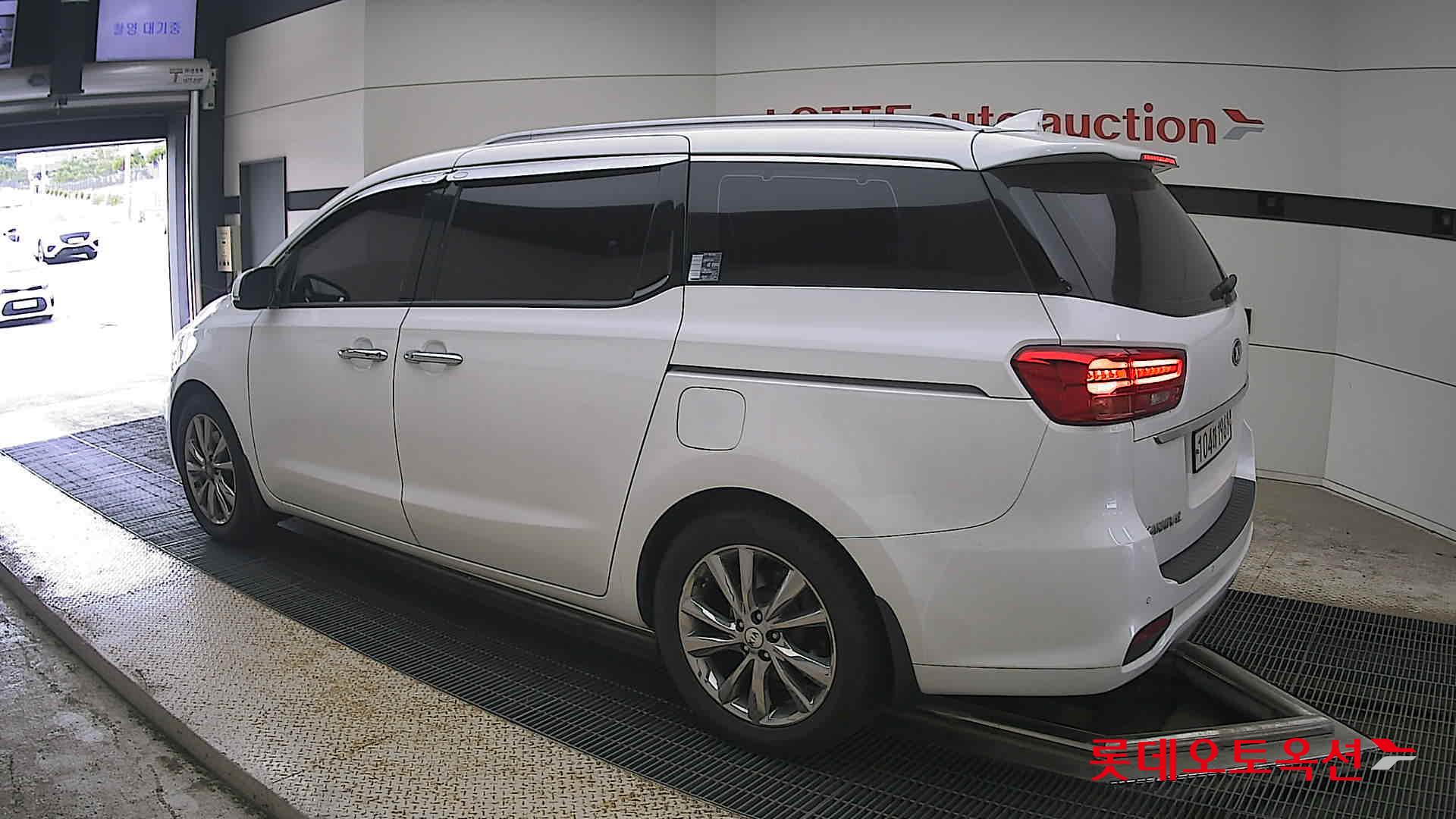 2020 - kia carnival