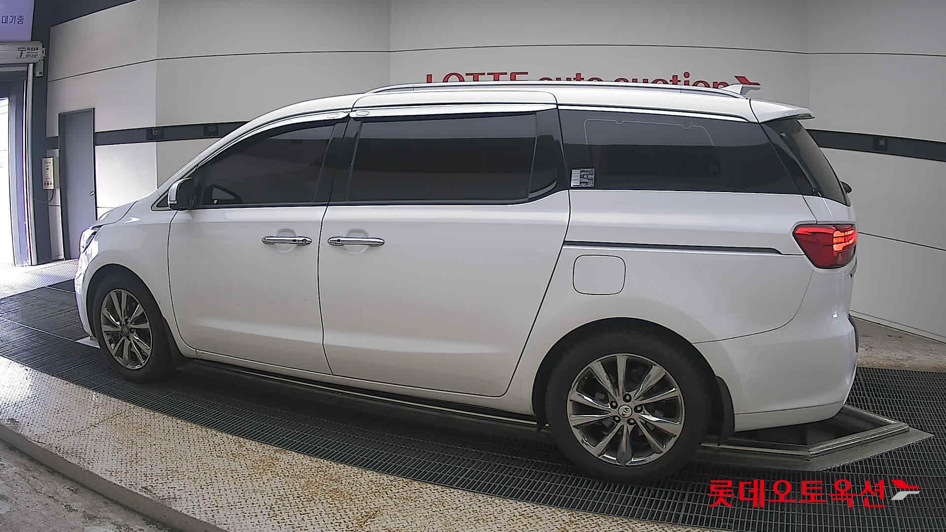 2020 - kia carnival