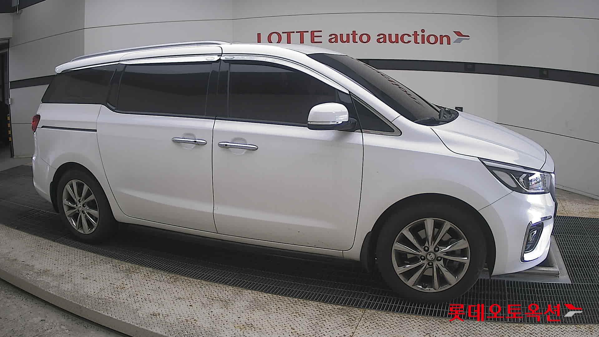2020 - kia carnival