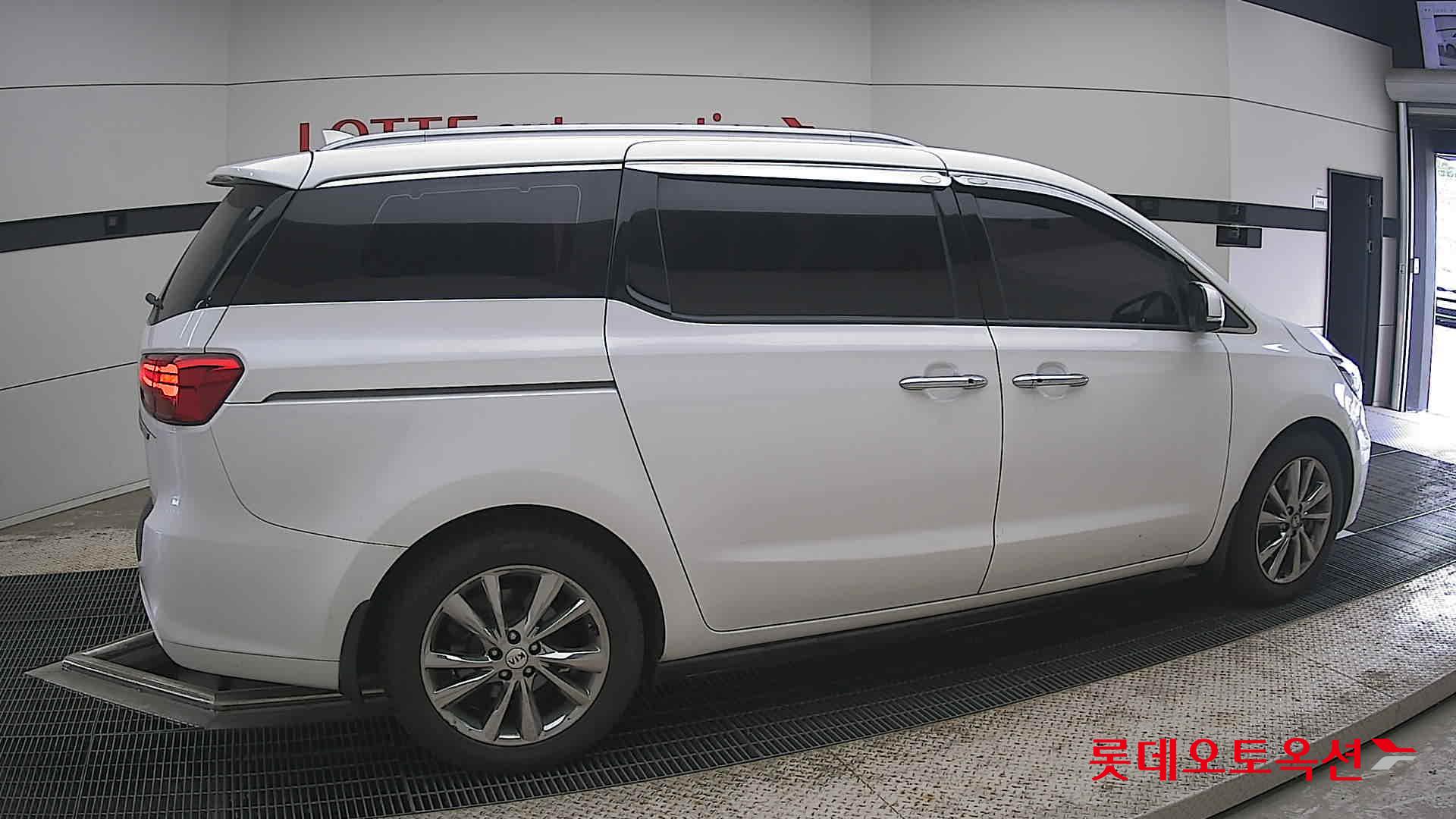 2020 - kia carnival