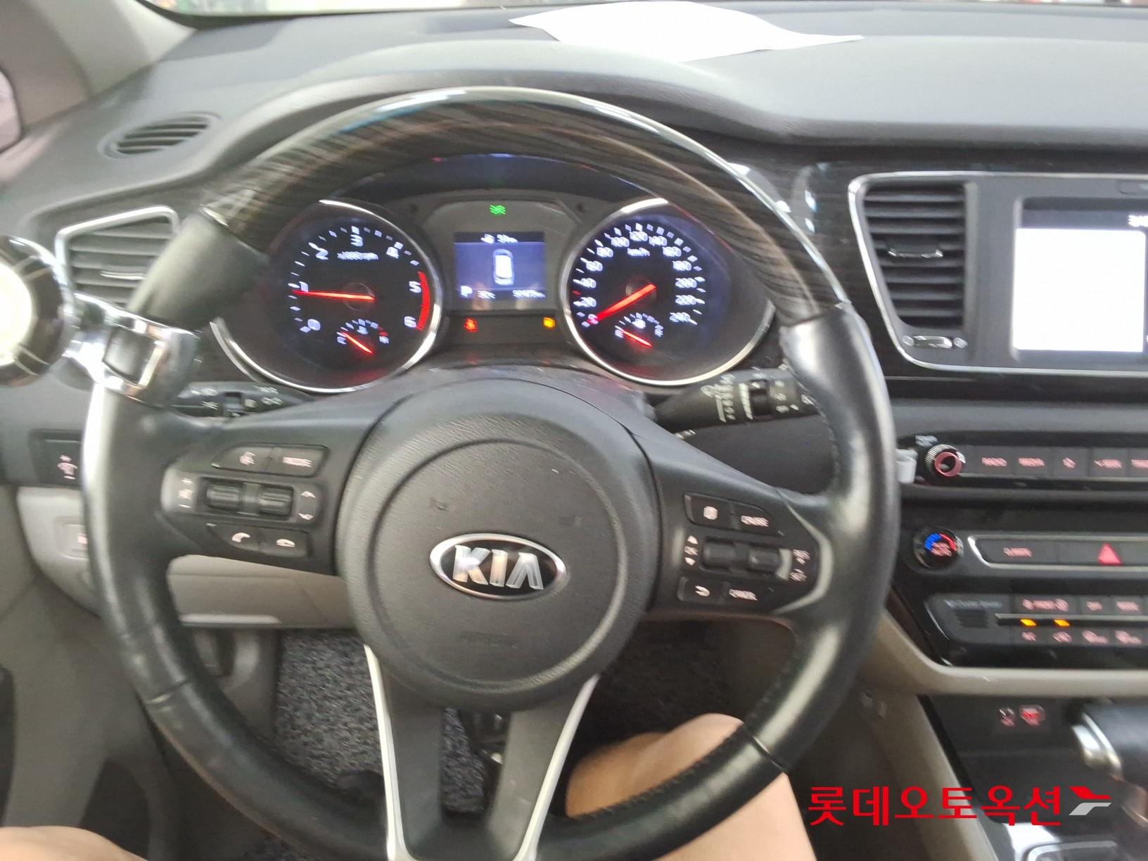 2020 - kia carnival
