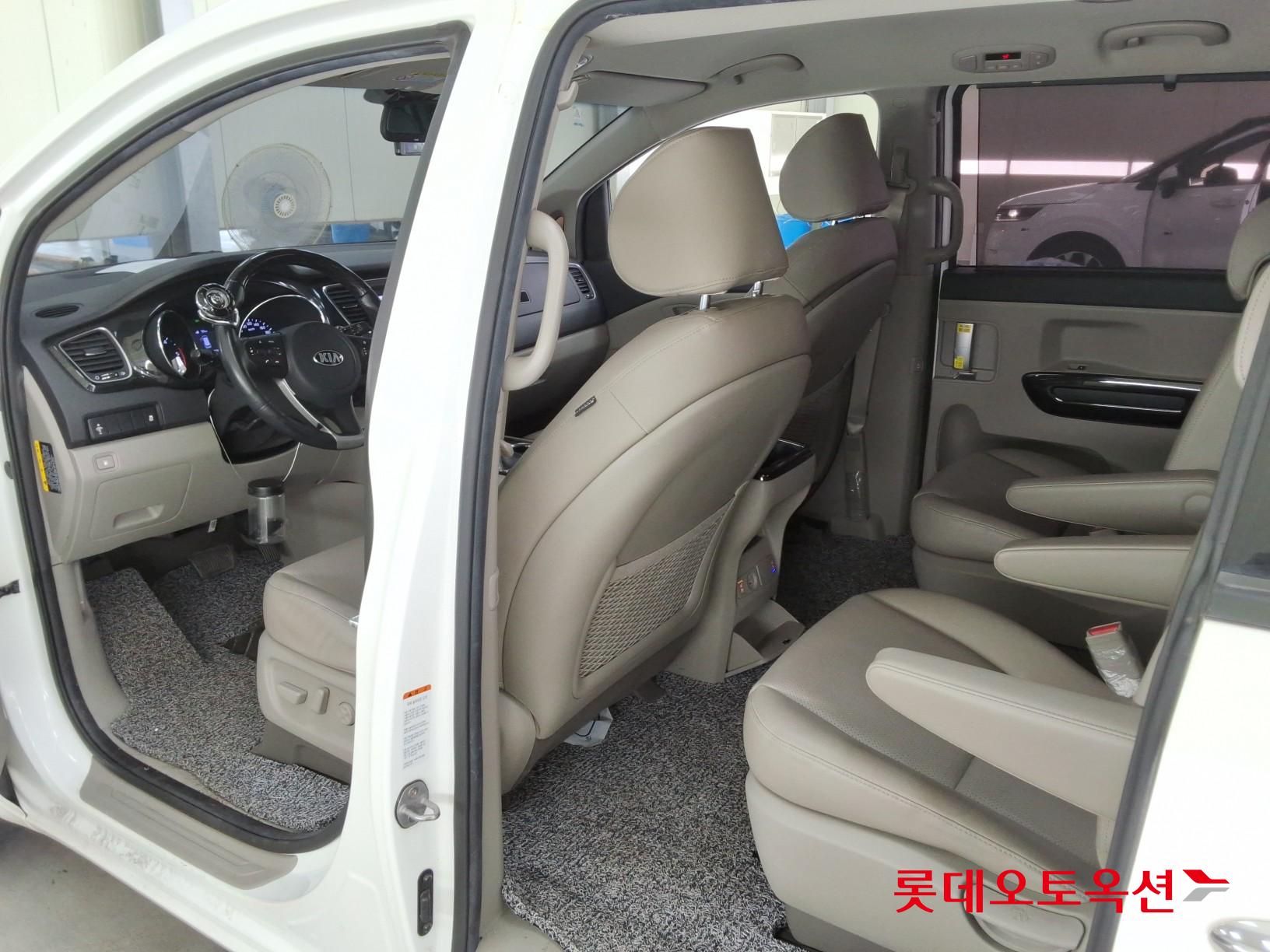 2020 - kia carnival