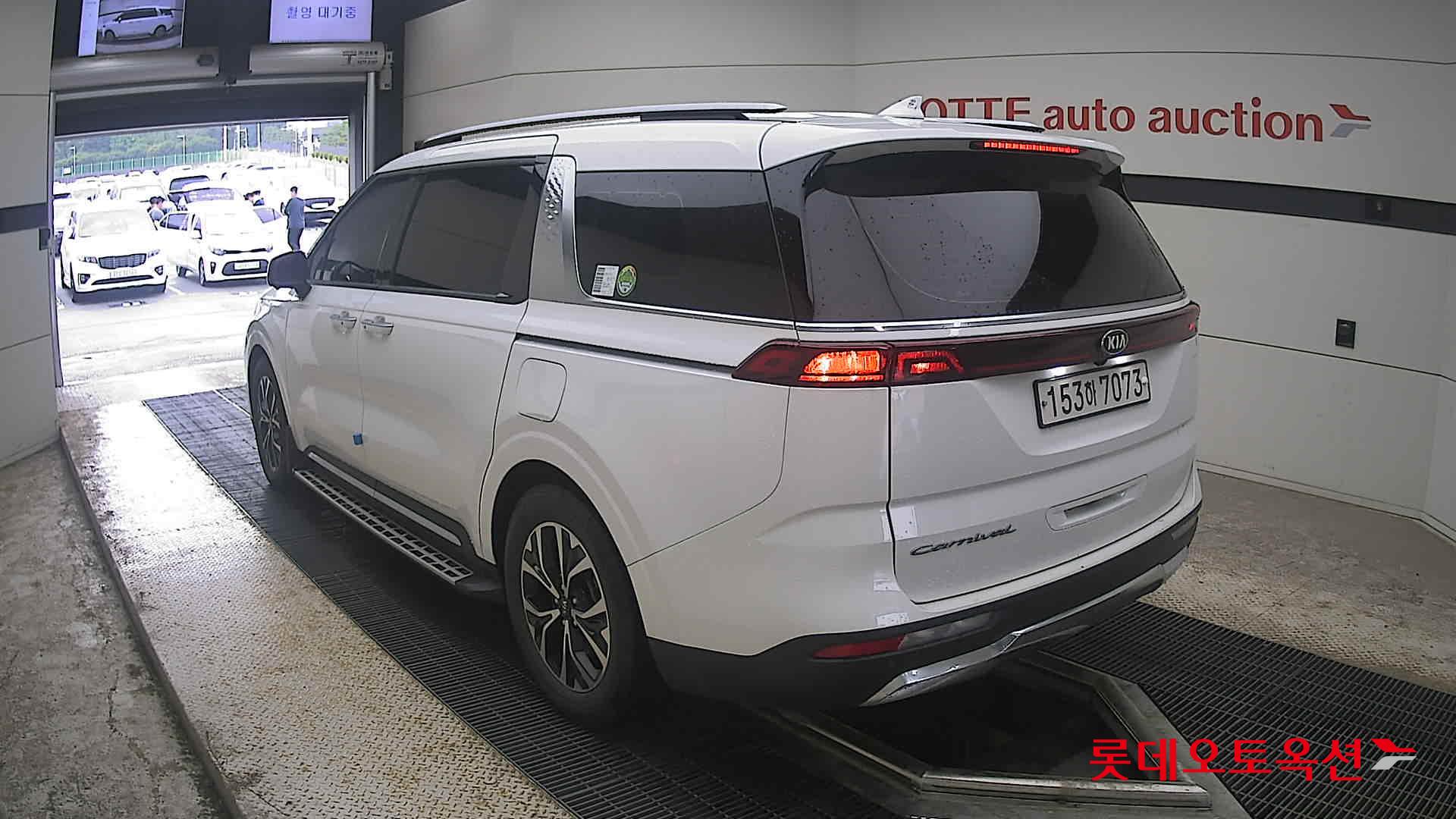 2021 - kia carnival