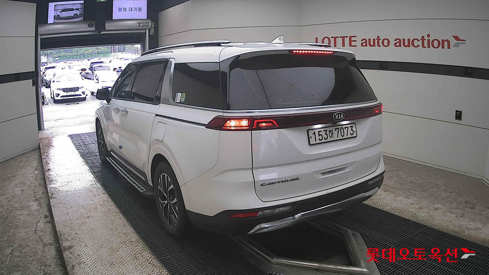 2021 - kia carnival