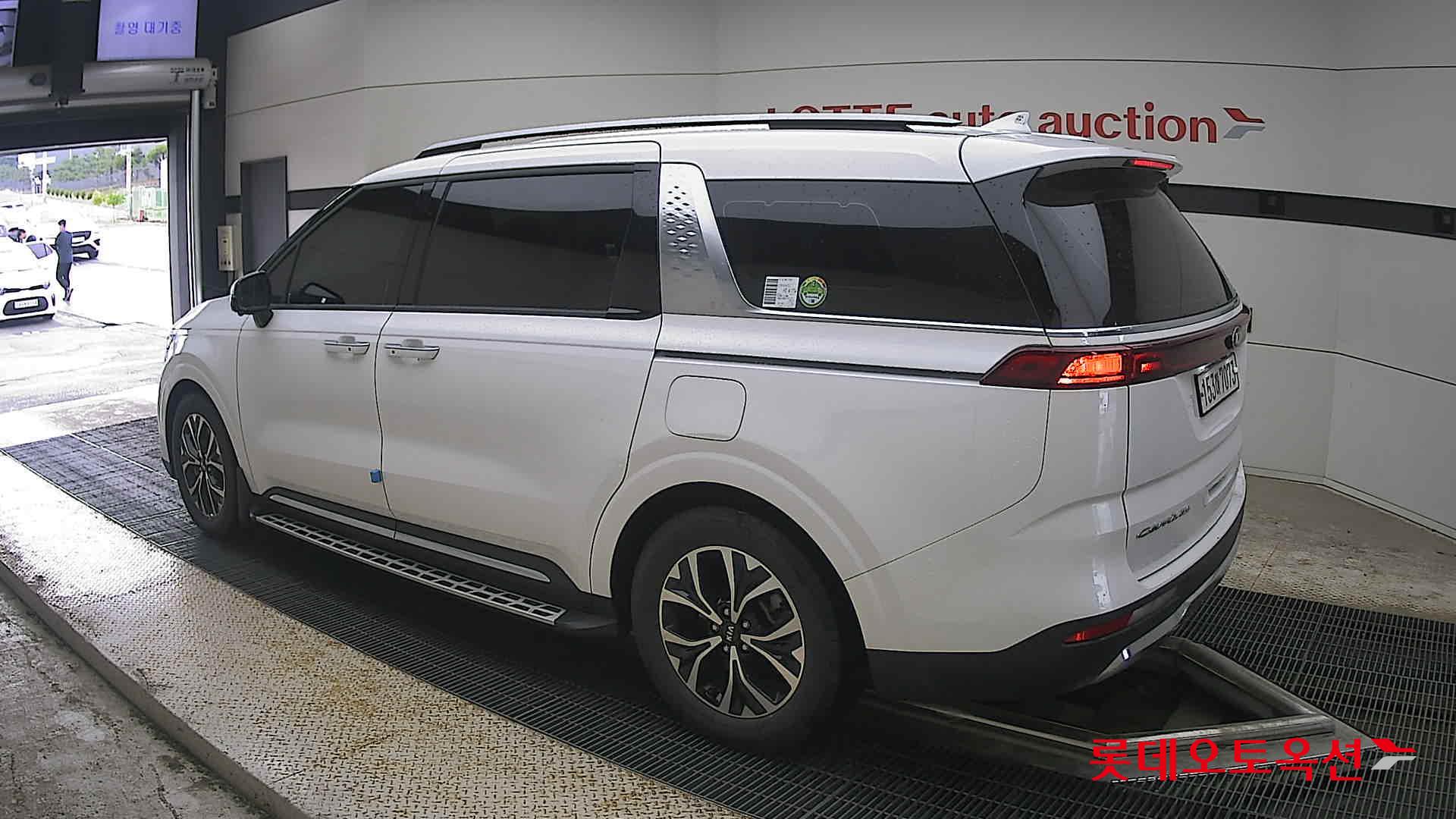 2021 - kia carnival