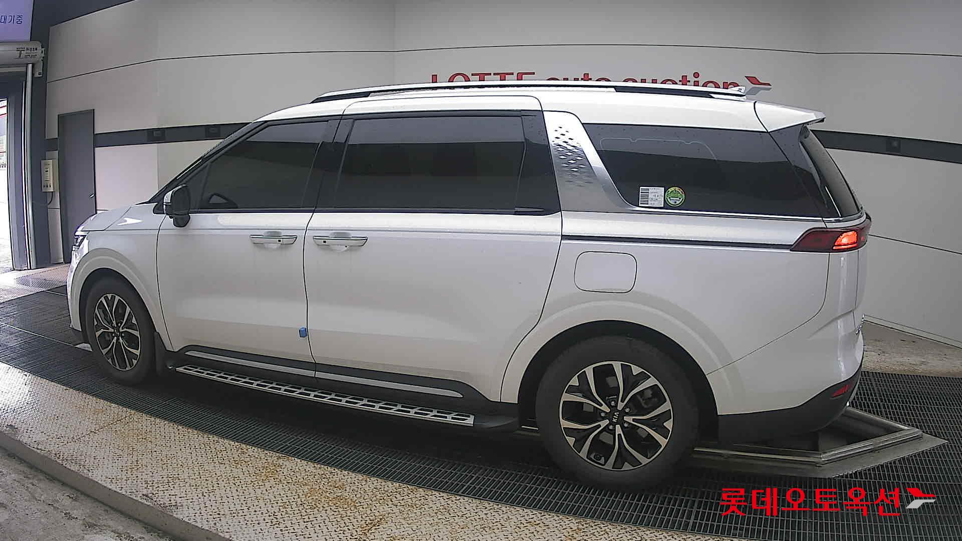 2021 - kia carnival