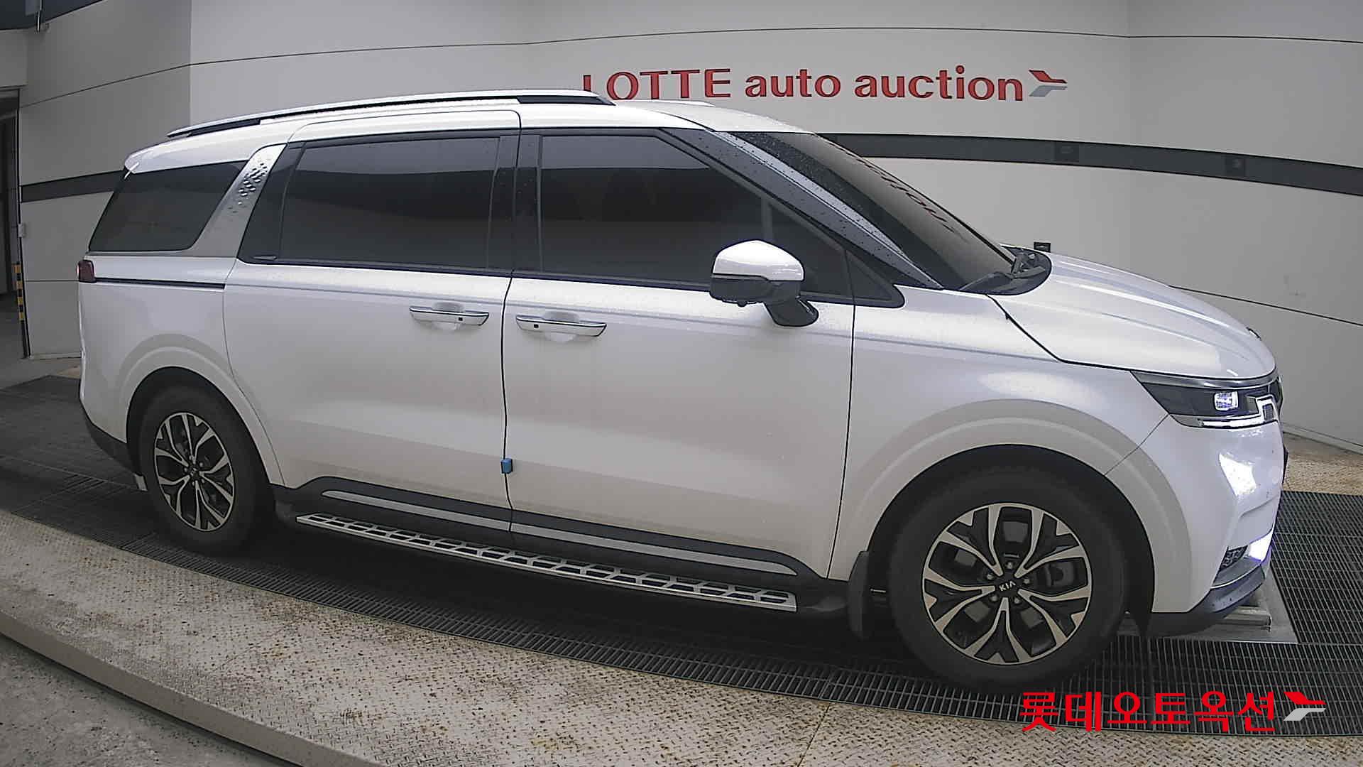 2021 - kia carnival