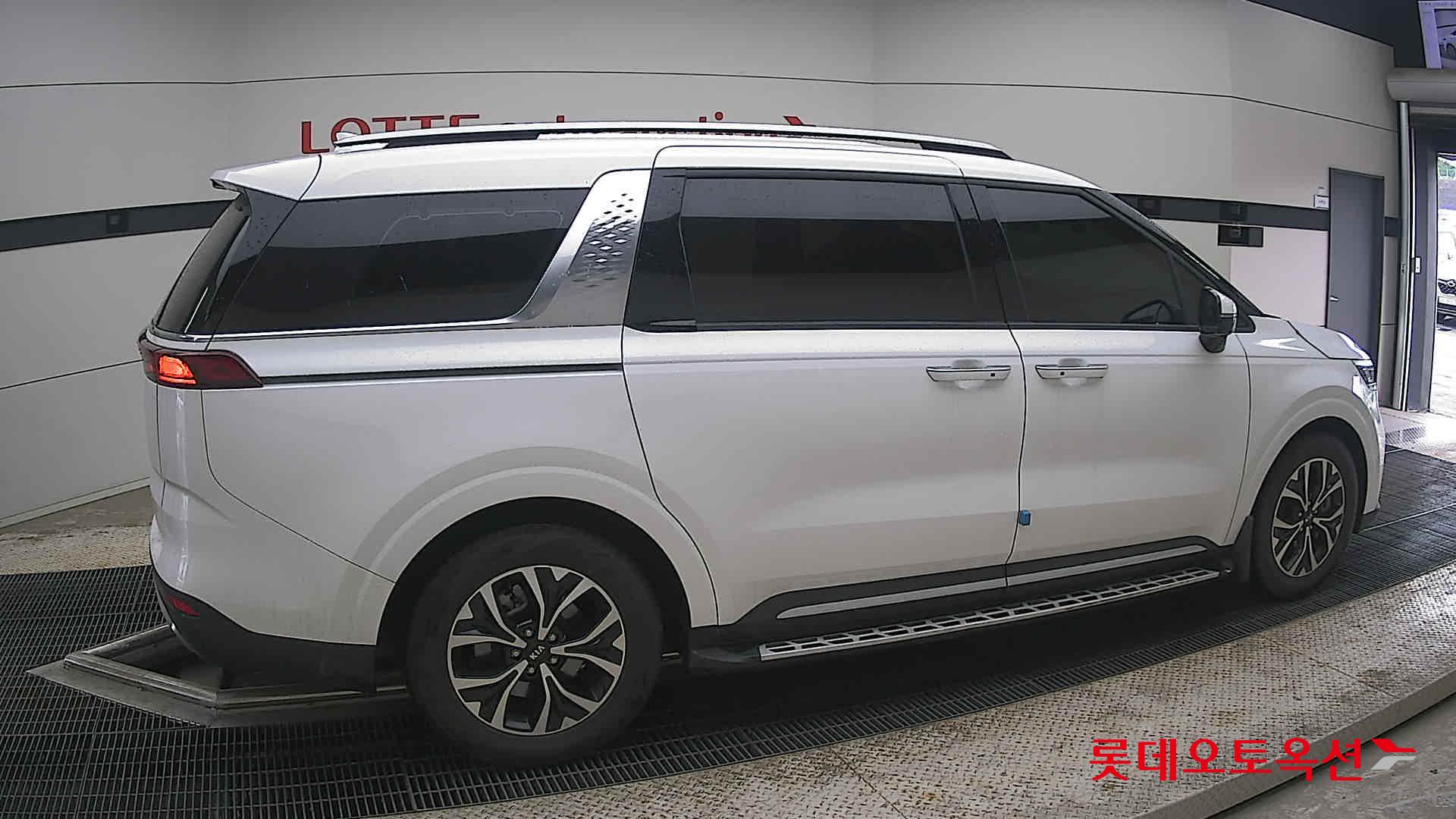 2021 - kia carnival