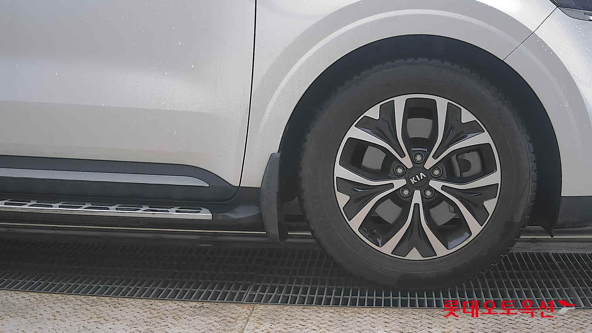 2021 - kia carnival