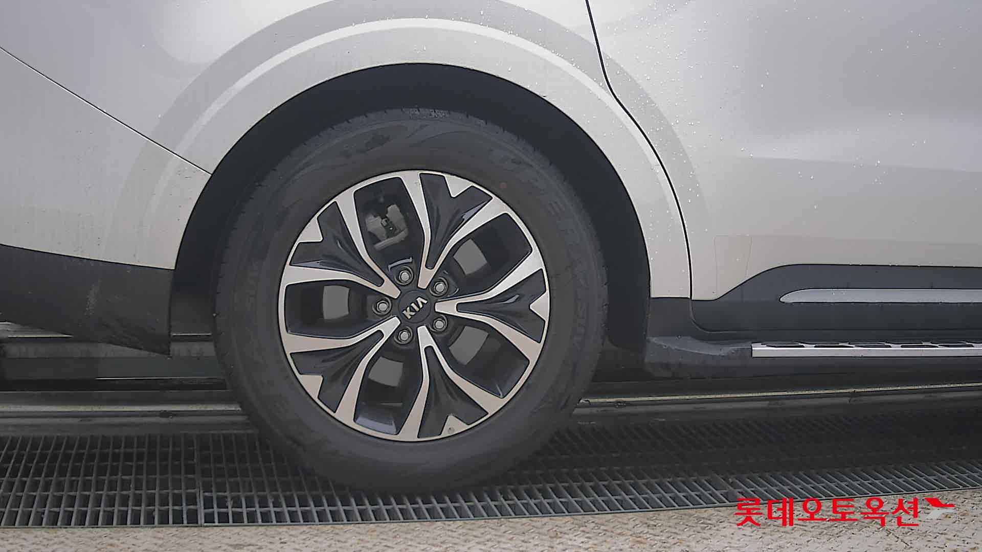 2021 - kia carnival