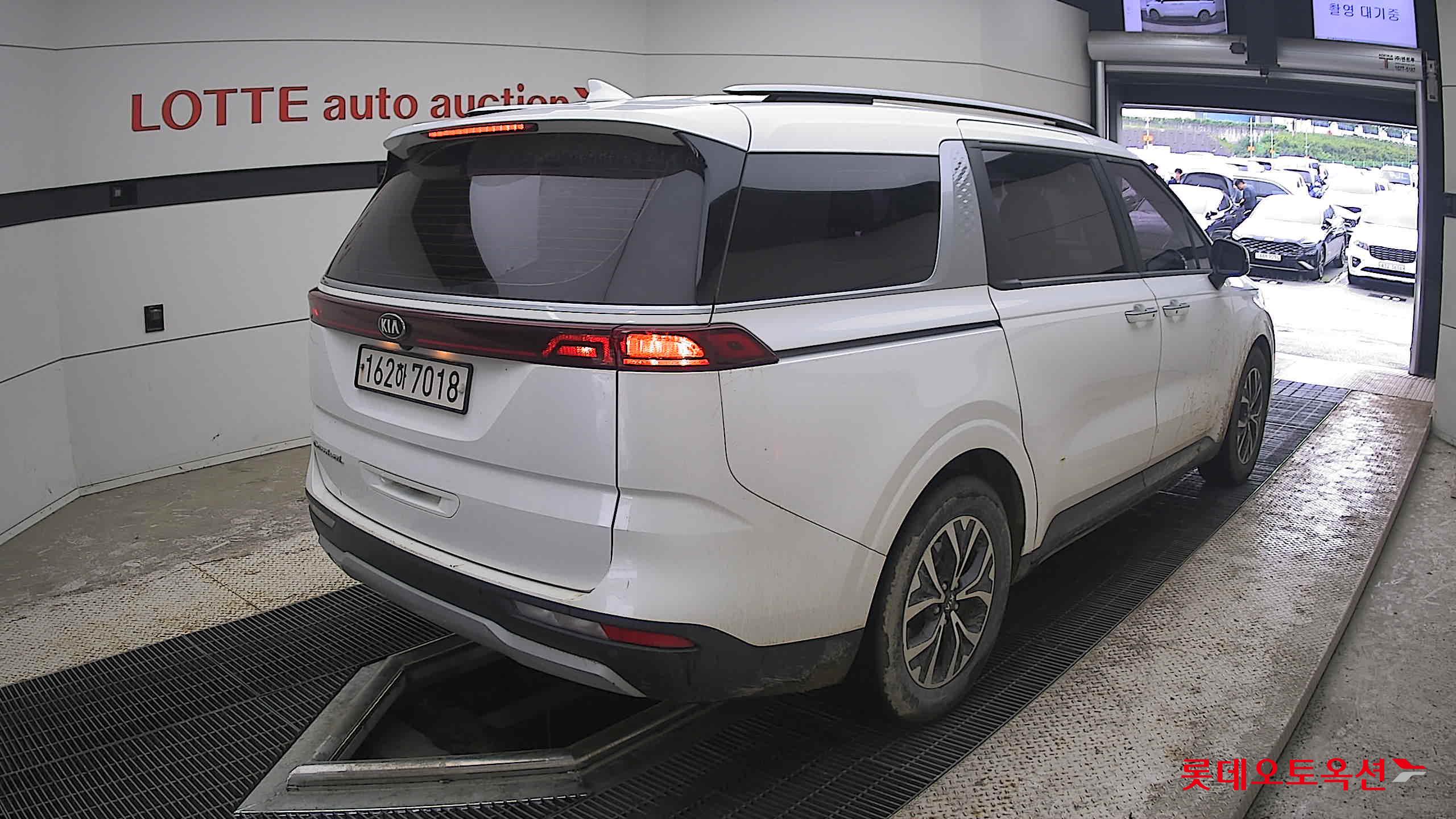 2021 - kia carnival