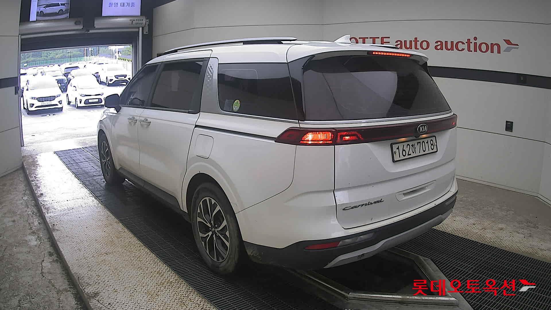 2021 - kia carnival