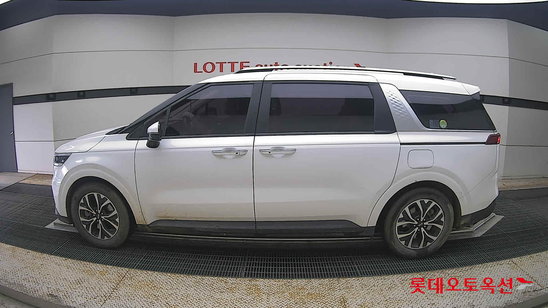 2021 - kia carnival