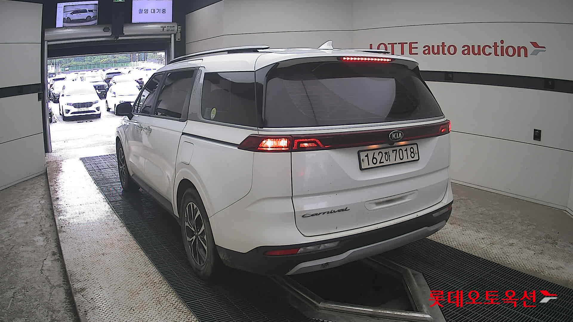 2021 - kia carnival