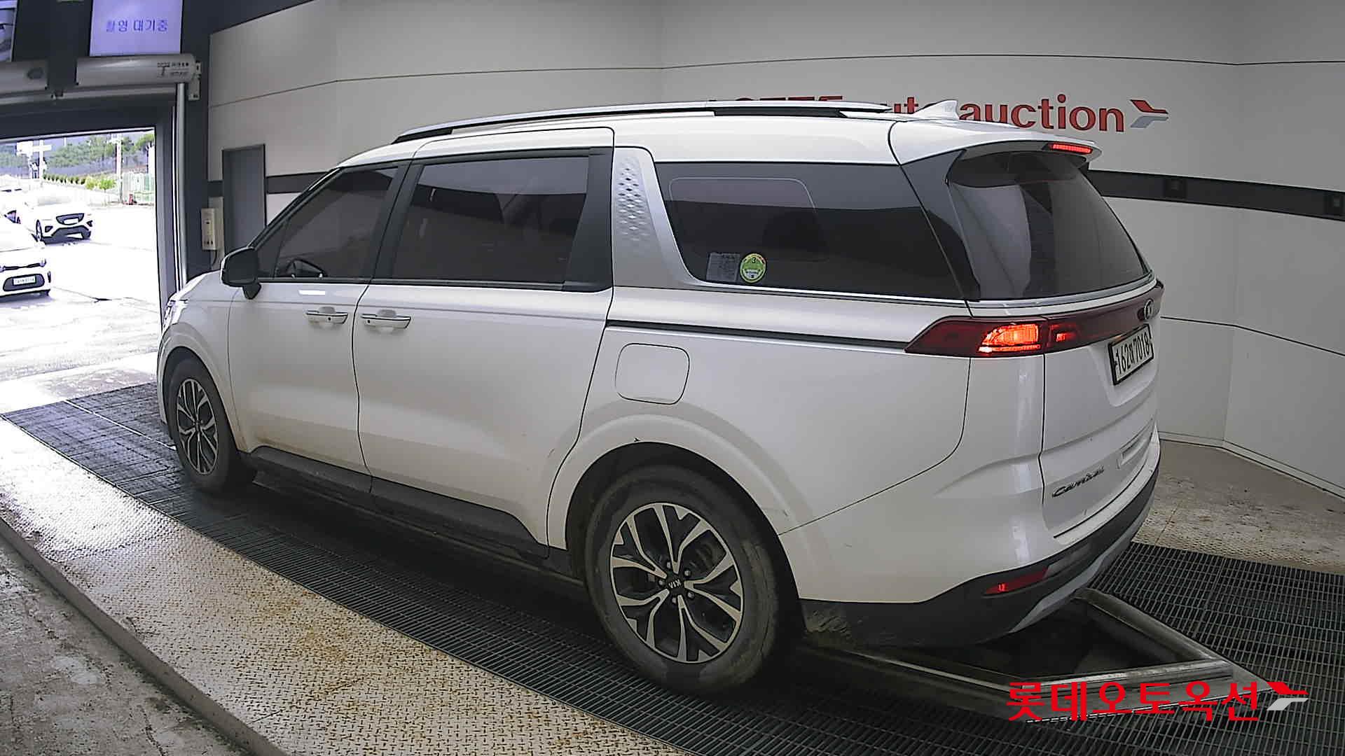 2021 - kia carnival