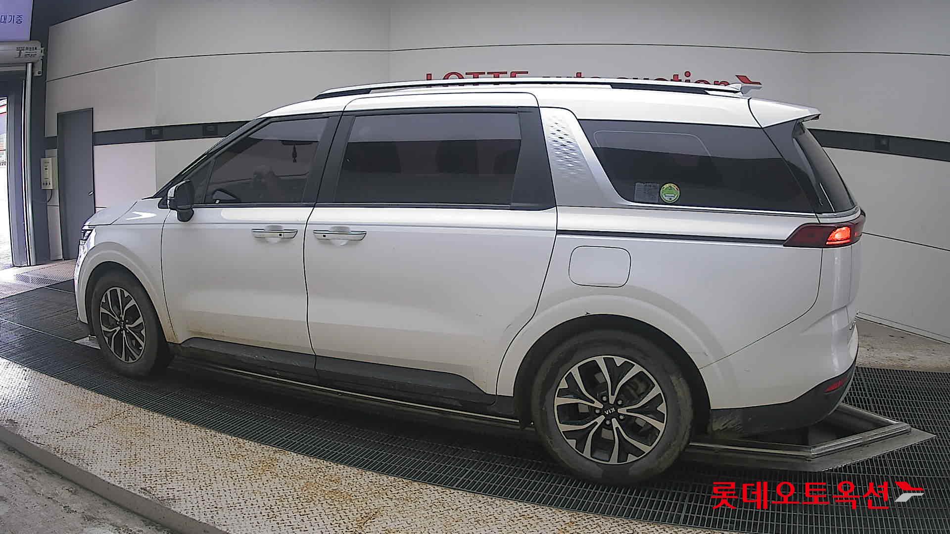 2021 - kia carnival