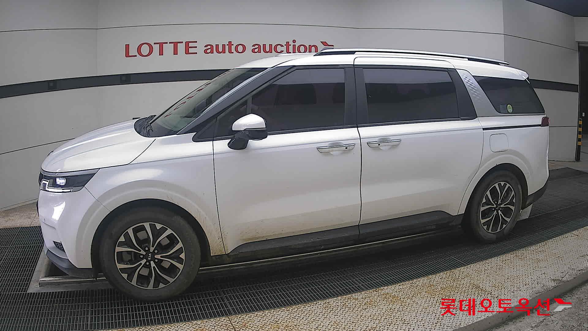 2021 - kia carnival