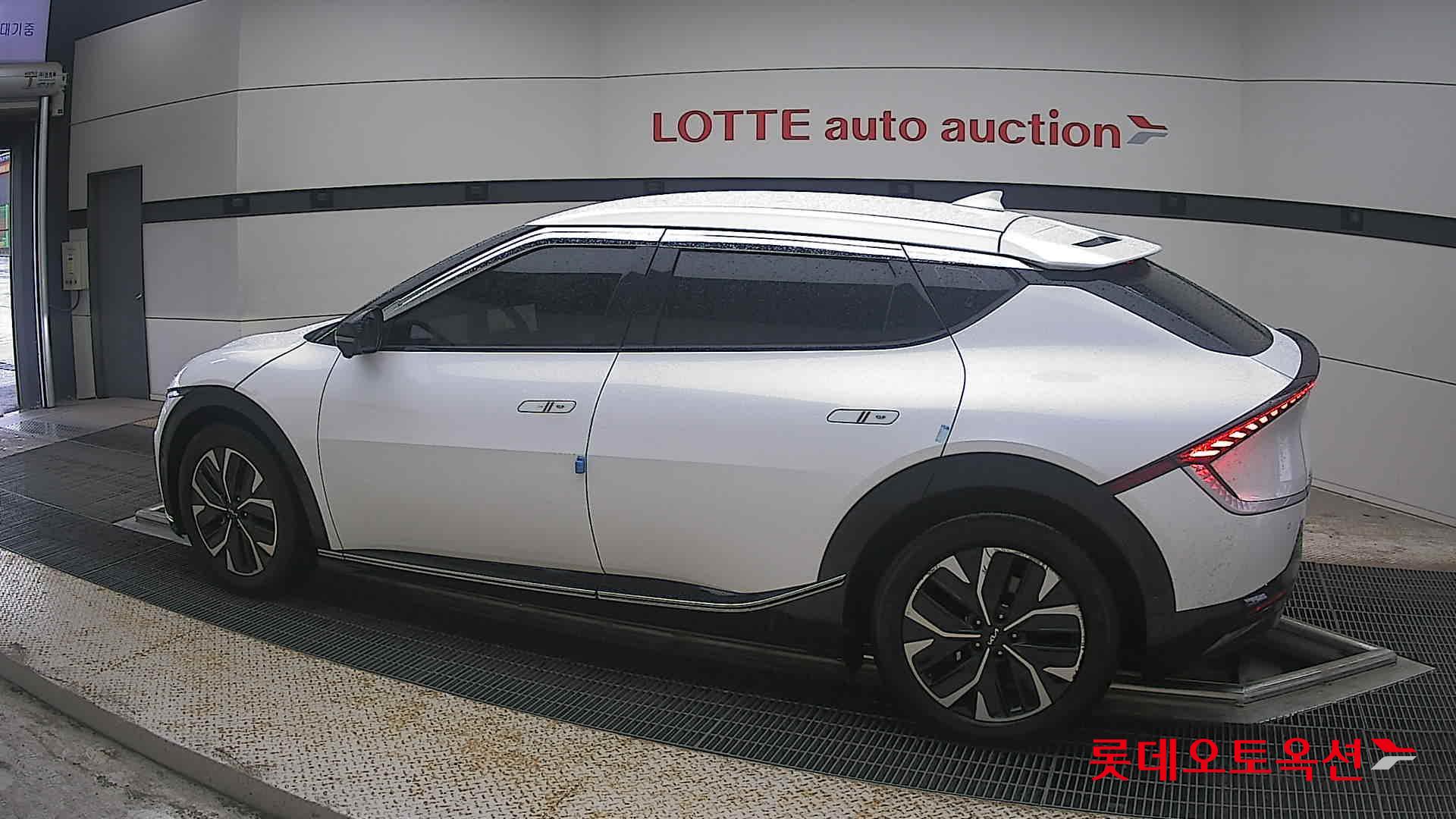 2022 - kia ev6