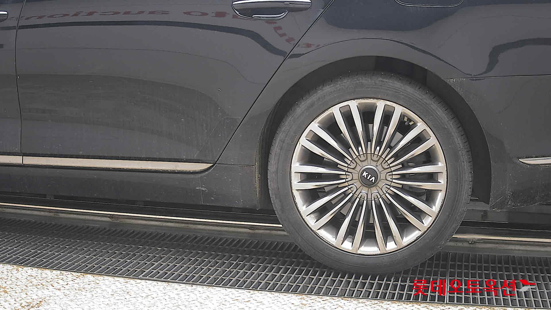 2021 - kia k9
