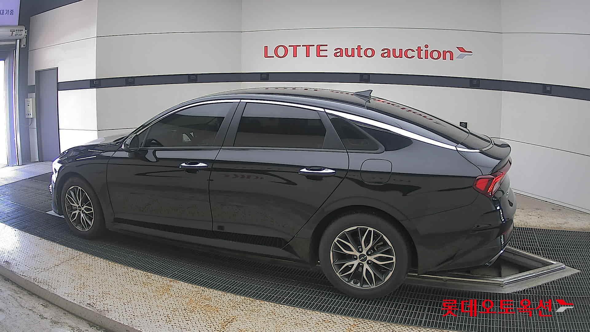 2022 - kia k5