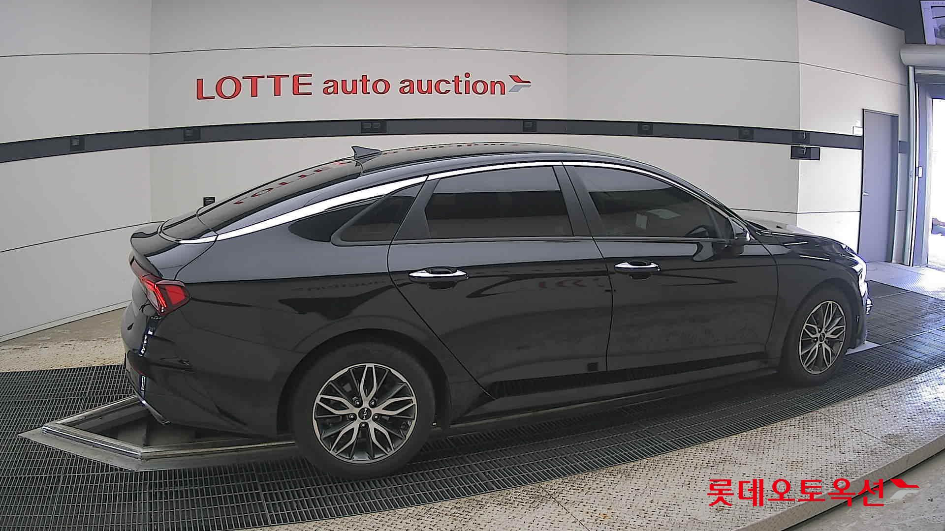 2022 - kia k5