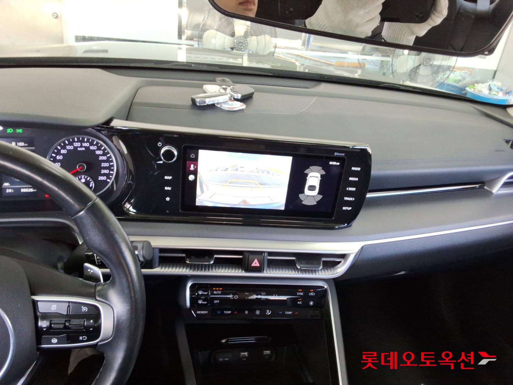 2022 - kia k5