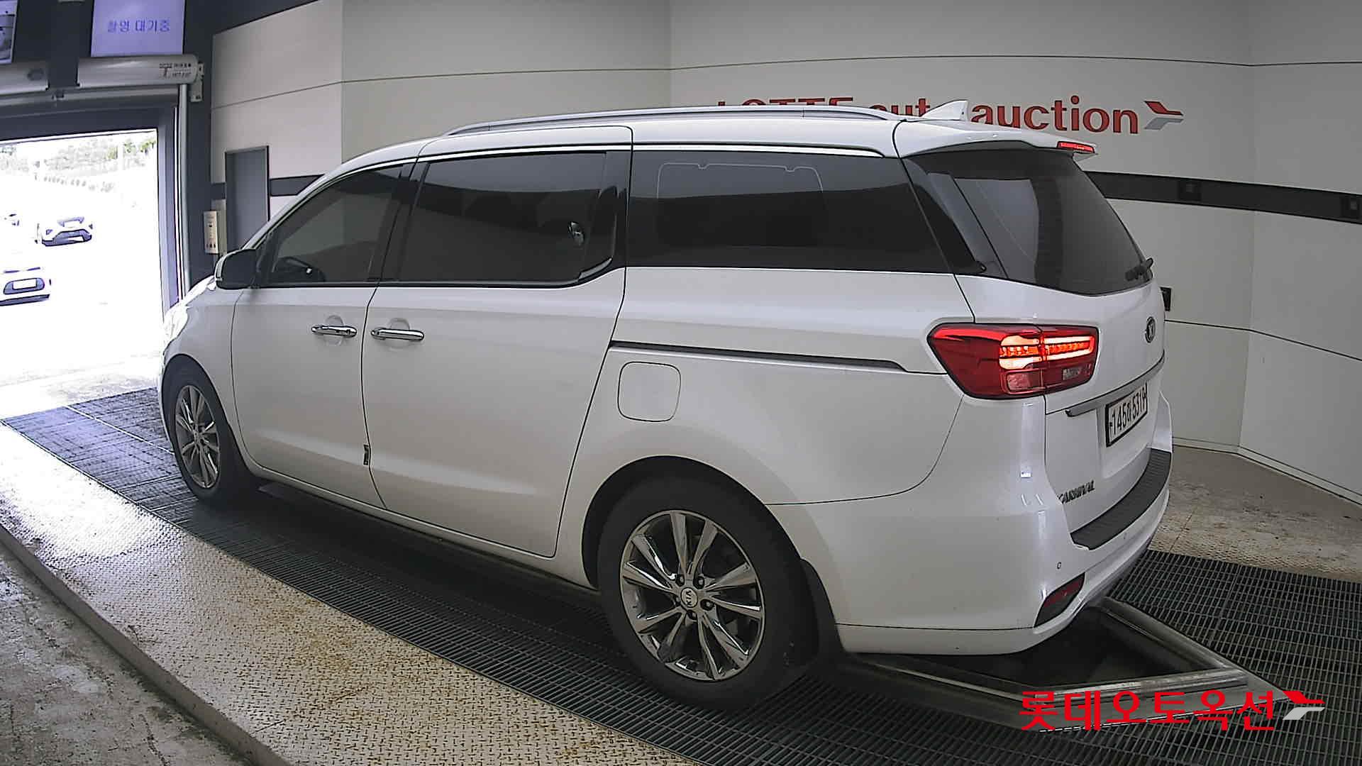 2020 - kia carnival