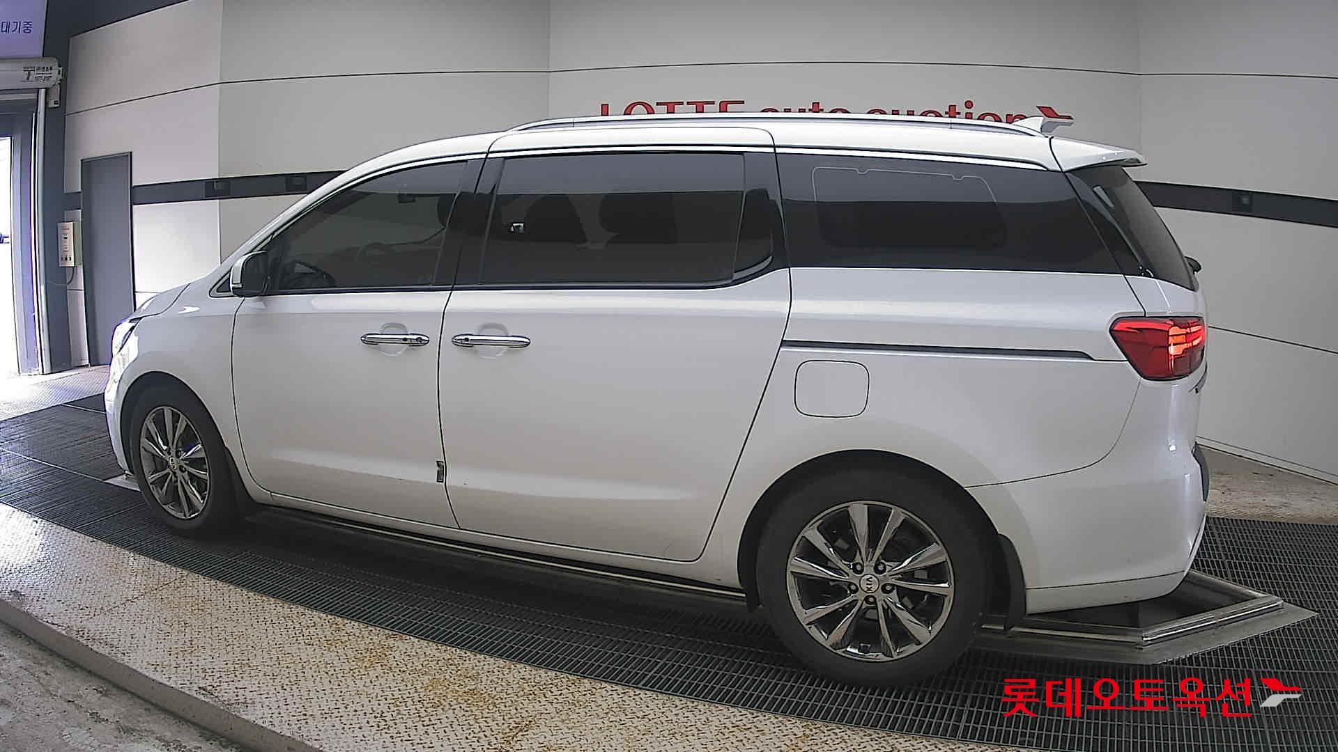 2020 - kia carnival