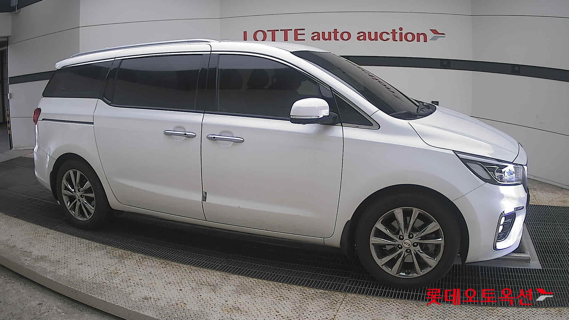 2020 - kia carnival