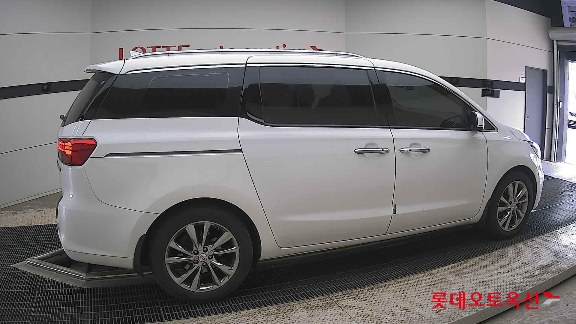 2020 - kia carnival