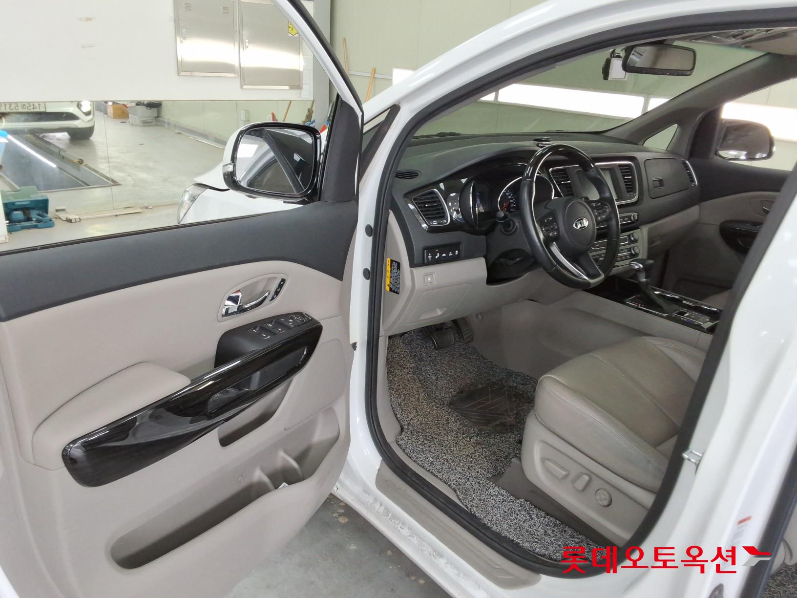 2020 - kia carnival