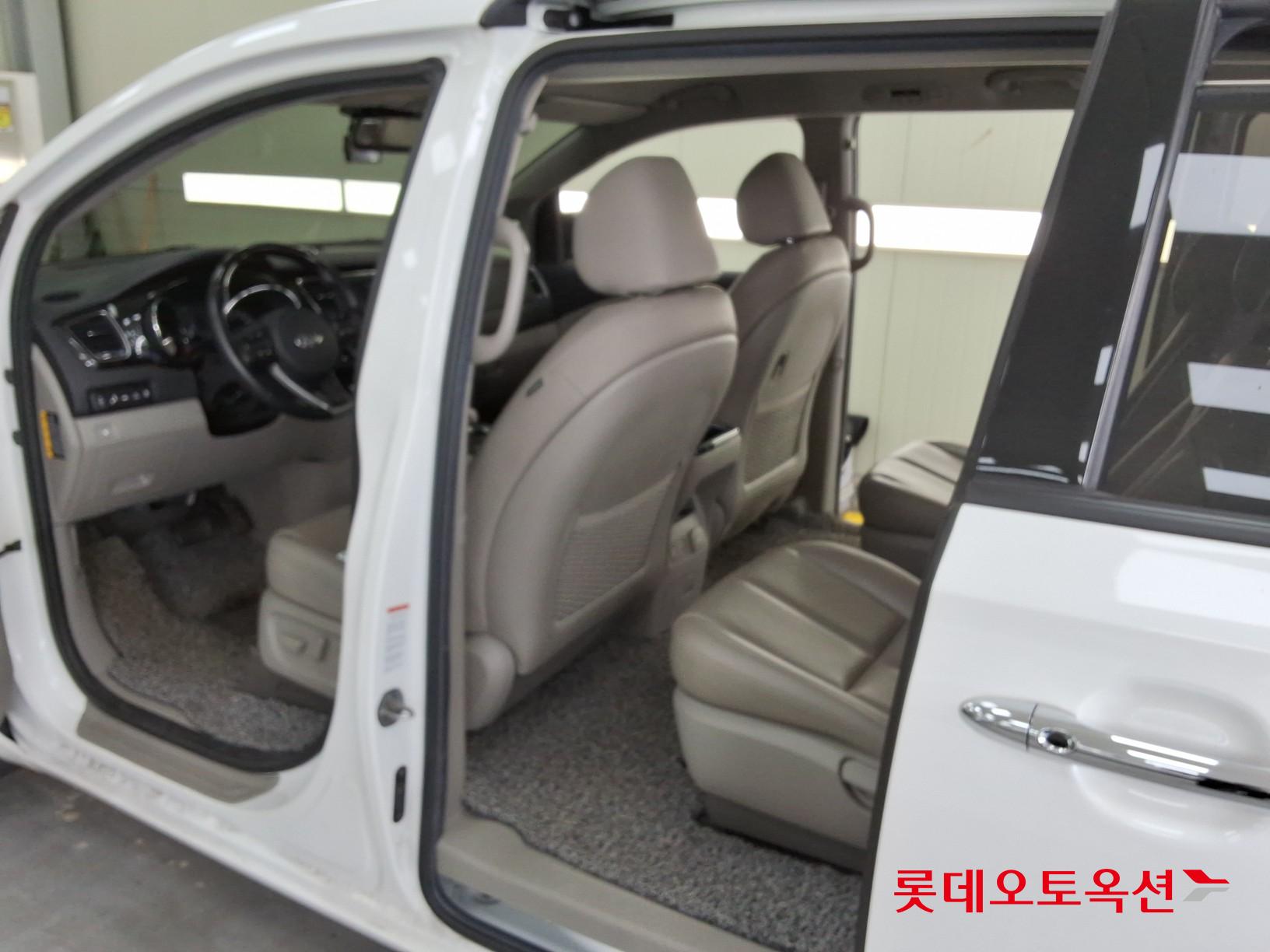 2020 - kia carnival