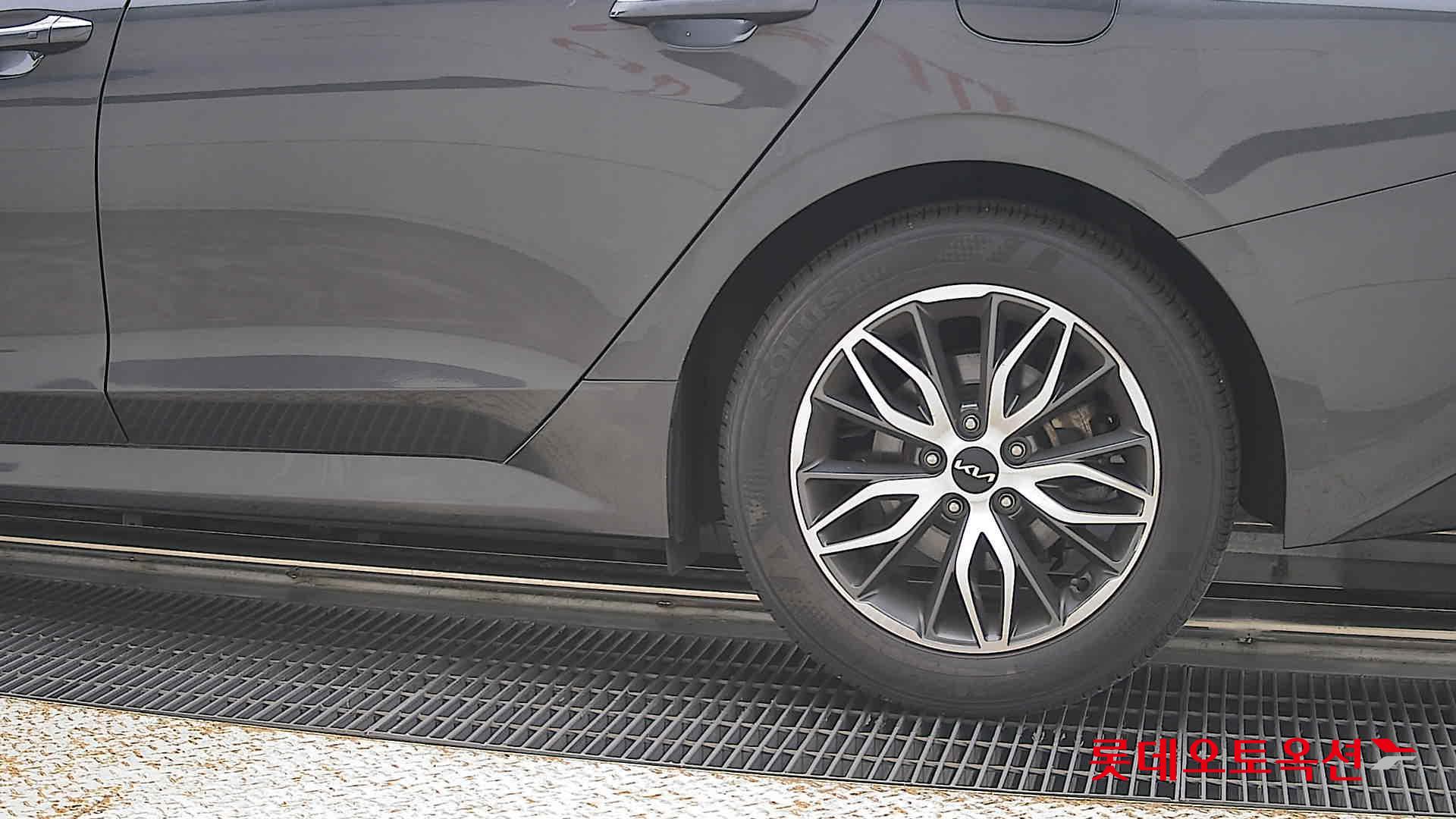 2023 - kia k5