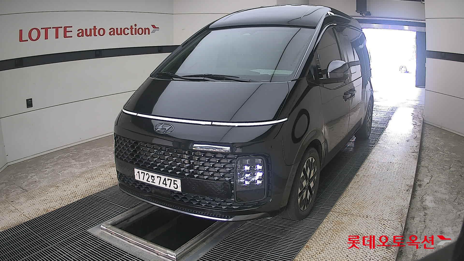 2023 - hyundai staria
