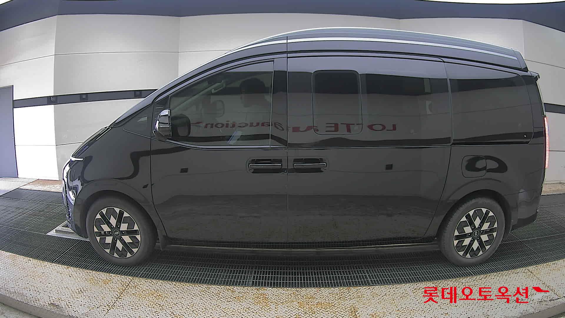 2023 - hyundai staria