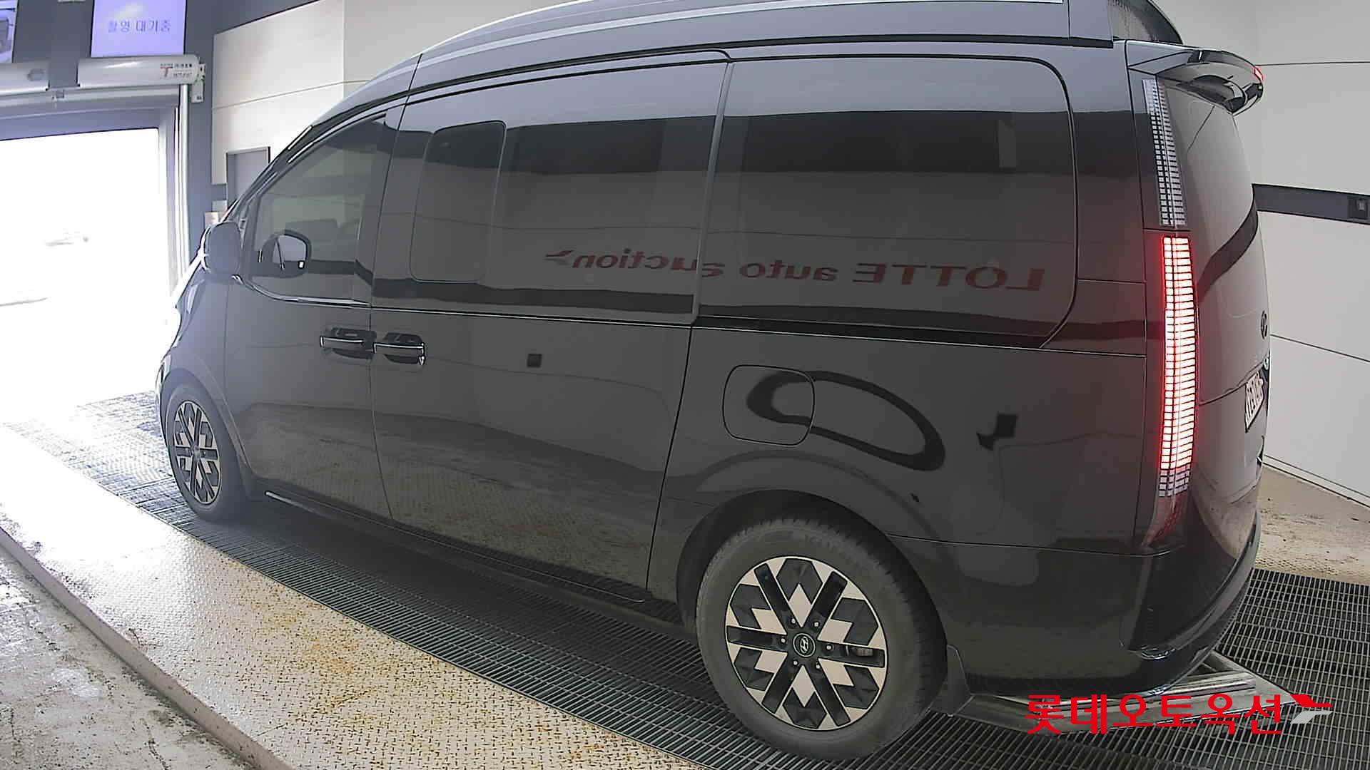 2023 - hyundai staria
